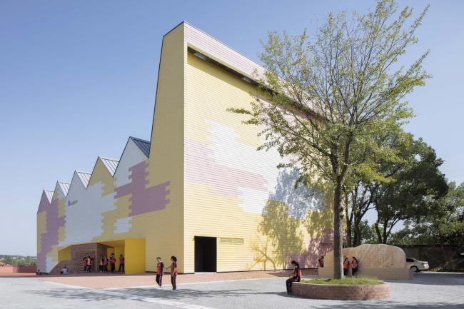 BIM建筑|岳阳县第三中学风雨操场兼陈述厅 / SUP素朴建筑工作室 BIM建筑|岳阳县第三中学风雨操场兼陈述厅 / SUP素朴建筑工作室