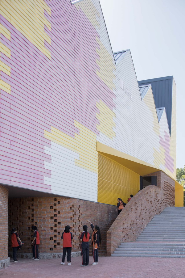 BIM建筑|岳阳县第三中学风雨操场兼陈述厅 / SUP素朴建筑工作室 BIM建筑|岳阳县第三中学风雨操场兼陈述厅 / SUP素朴建筑工作室