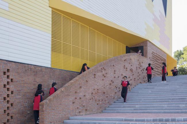BIM建筑|岳阳县第三中学风雨操场兼陈述厅 / SUP素朴建筑工作室 BIM建筑|岳阳县第三中学风雨操场兼陈述厅 / SUP素朴建筑工作室