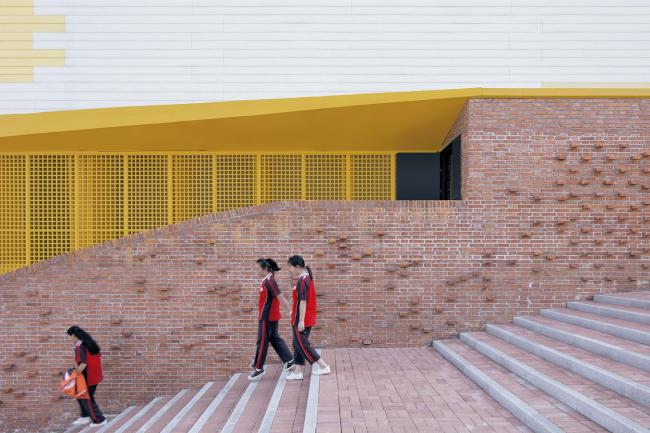 BIM建筑|岳阳县第三中学风雨操场兼陈述厅 / SUP素朴建筑工作室 BIM建筑|岳阳县第三中学风雨操场兼陈述厅 / SUP素朴建筑工作室