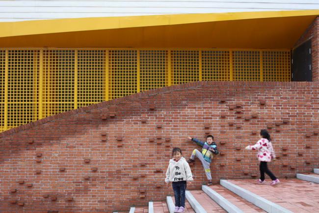 BIM建筑|岳阳县第三中学风雨操场兼陈述厅 / SUP素朴建筑工作室 BIM建筑|岳阳县第三中学风雨操场兼陈述厅 / SUP素朴建筑工作室