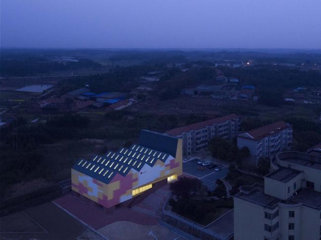 BIM建筑|岳阳县第三中学风雨操场兼陈述厅 / SUP素朴建筑工作室 BIM建筑|岳阳县第三中学风雨操场兼陈述厅 / SUP素朴建筑工作室