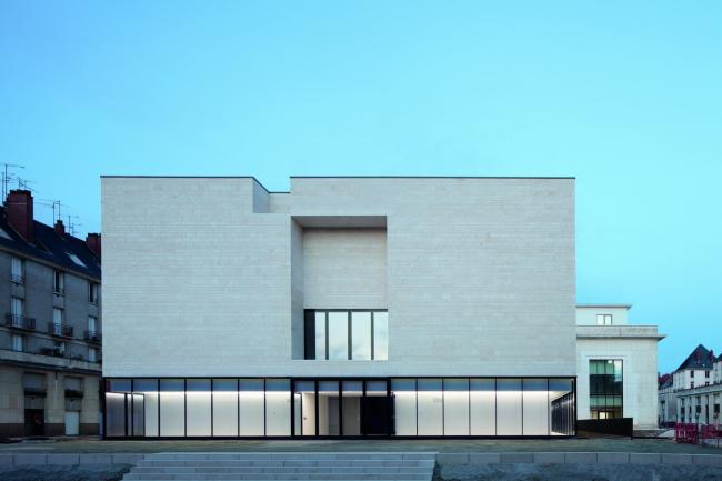 BIM建筑|抽象 • 记忆——法国OlivierDebré今世艺术中间 / Aires Mateus BIM建筑|抽象 • 记忆——法国OlivierDebré今世艺术中间 / Aires Mateus