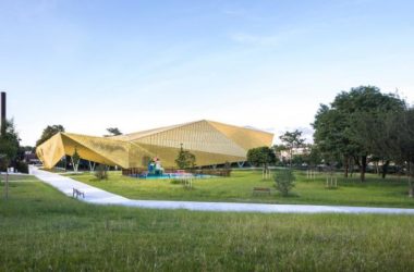BIM建筑|绿草蓝天中的一抹金:La Fontaine体育中间-BIM建筑网