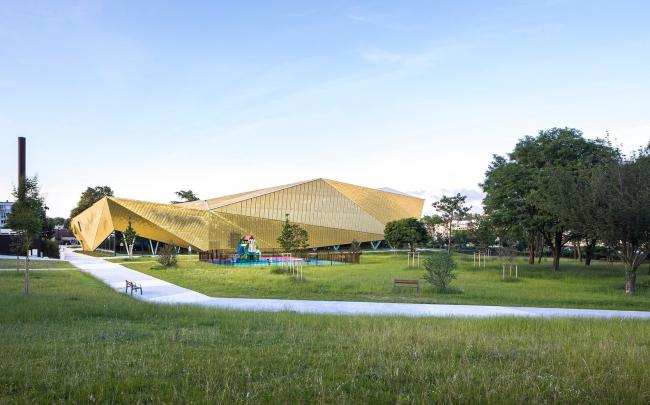 BIM建筑|绿草蓝天中的一抹金:La Fontaine体育中间 BIM建筑|绿草蓝天中的一抹金:La Fontaine体育中间
