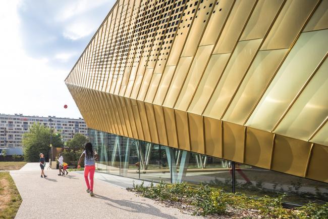 BIM建筑|绿草蓝天中的一抹金:La Fontaine体育中间 BIM建筑|绿草蓝天中的一抹金:La Fontaine体育中间