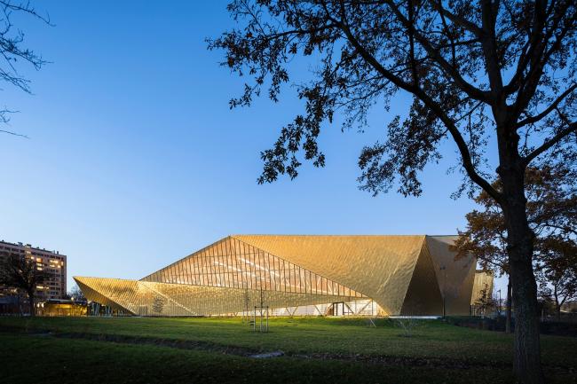 BIM建筑|绿草蓝天中的一抹金:La Fontaine体育中间 BIM建筑|绿草蓝天中的一抹金:La Fontaine体育中间