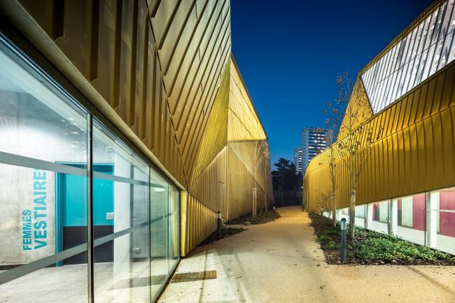 BIM建筑|绿草蓝天中的一抹金:La Fontaine体育中间 BIM建筑|绿草蓝天中的一抹金:La Fontaine体育中间