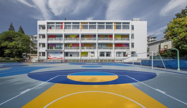 BIM建筑|梦幻般的蓝色操场:濮家小学濮家校区整体改革/形而上+杭州橡地建筑 BIM建筑|梦幻般的蓝色操场:濮家小学濮家校区整体改革/形而上+杭州橡地建筑