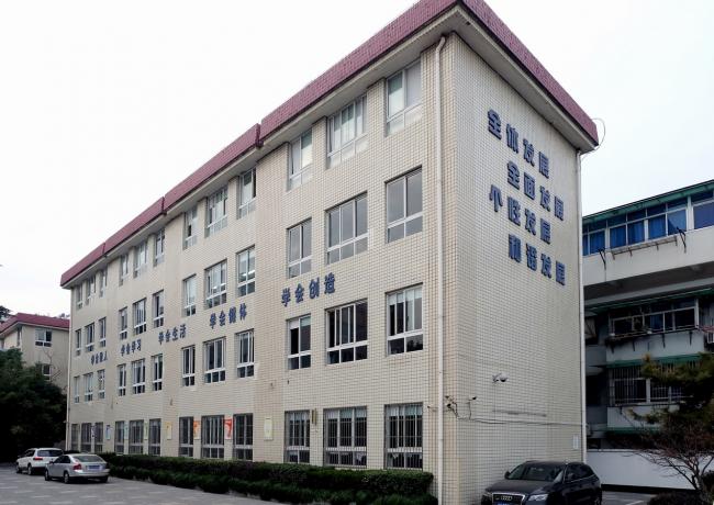 BIM建筑|梦幻般的蓝色操场:濮家小学濮家校区整体改革/形而上+杭州橡地建筑 BIM建筑|梦幻般的蓝色操场:濮家小学濮家校区整体改革/形而上+杭州橡地建筑