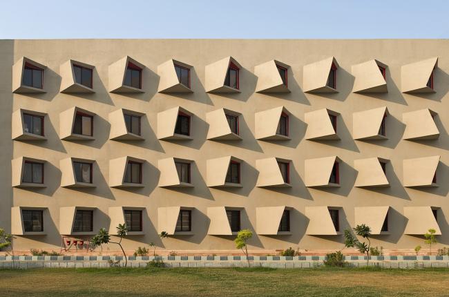 BIM建筑|多样且多彩,每扇窗户都有各自性情的学生公寓年夜楼 /Sanjay Puri建筑事务所 BIM建筑|多样且多彩,每扇窗户都有各自性情的学生公寓年夜楼 /Sanjay Puri建筑事务所