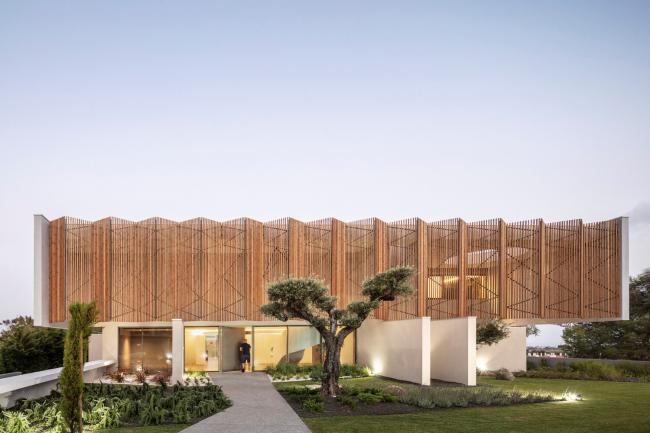 BIM建筑|如帘幕轻轻拉上:葡萄牙Beloura House IV室第 BIM建筑|如帘幕轻轻拉上:葡萄牙Beloura House IV室第