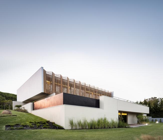 BIM建筑|如帘幕轻轻拉上:葡萄牙Beloura House IV室第 BIM建筑|如帘幕轻轻拉上:葡萄牙Beloura House IV室第