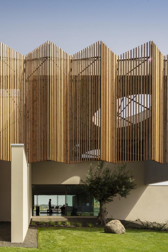 BIM建筑|如帘幕轻轻拉上:葡萄牙Beloura House IV室第 BIM建筑|如帘幕轻轻拉上:葡萄牙Beloura House IV室第