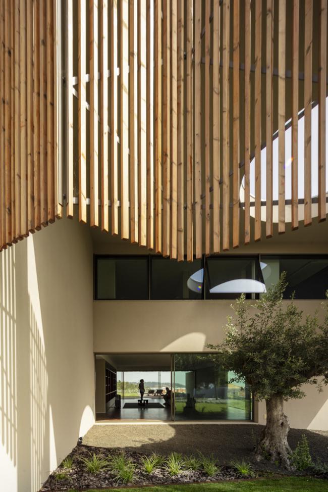 BIM建筑|如帘幕轻轻拉上:葡萄牙Beloura House IV室第 BIM建筑|如帘幕轻轻拉上:葡萄牙Beloura House IV室第