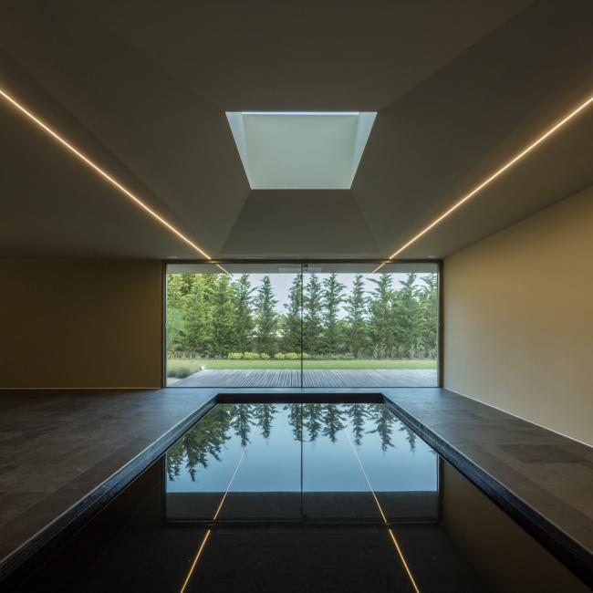BIM建筑|如帘幕轻轻拉上:葡萄牙Beloura House IV室第 BIM建筑|如帘幕轻轻拉上:葡萄牙Beloura House IV室第