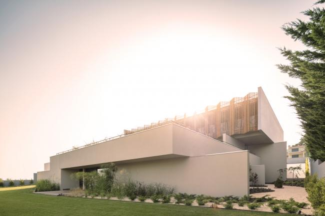 BIM建筑|如帘幕轻轻拉上:葡萄牙Beloura House IV室第 BIM建筑|如帘幕轻轻拉上:葡萄牙Beloura House IV室第