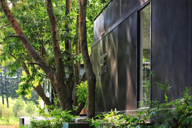 BIM建筑|东莞橙果传媒集装箱办公室 l 间外建筑工作室,冯国安 BIM建筑|东莞橙果传媒集装箱办公室 l 间外建筑工作室,冯国安