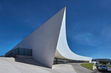 BIM建筑|优雅如天鹅展翅:巴西Roberto Herbster Gusmão黉舍-BIM建筑网