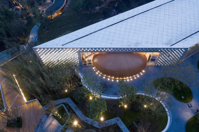 BIM建筑|山崖之巅,格构空间-重庆御临府艺术中间 / 成执设计 BIM建筑|山崖之巅,格构空间-重庆御临府艺术中间 / 成执设计