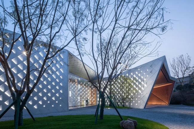 BIM建筑|山崖之巅,格构空间-重庆御临府艺术中间 / 成执设计 BIM建筑|山崖之巅,格构空间-重庆御临府艺术中间 / 成执设计