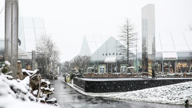 BIM建筑|法国里昂奥特莱斯,白色斗室子组成村落 / Gianni Ranaulo Design BIM建筑|法国里昂奥特莱斯,白色斗室子组成村落 / Gianni Ranaulo Design