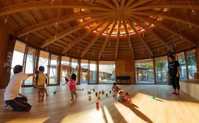 BIM建筑|手塚貴晴工作室:“木库幼儿园”——日式和伞下的光影丛林 BIM建筑|手塚貴晴工作室:“木库幼儿园”——日式和伞下的光影丛林