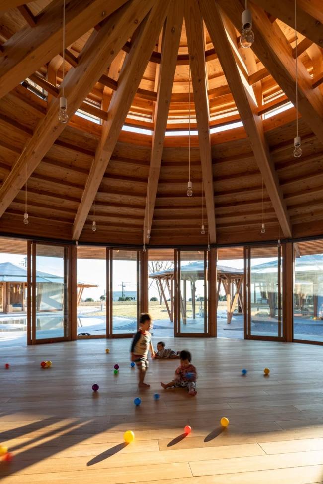 BIM建筑|手塚貴晴工作室:“木库幼儿园”——日式和伞下的光影丛林 BIM建筑|手塚貴晴工作室:“木库幼儿园”——日式和伞下的光影丛林