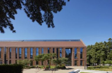 BIM建筑|红砖楼下的进修中间:赖盖特文法黉舍藏书楼-BIM建筑网