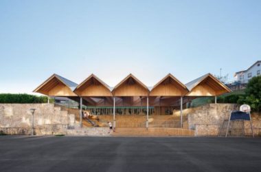 BIM建筑|像一顶背靠山坡的折叠伞盖:西班牙马利亚维亚广场-BIM建筑网