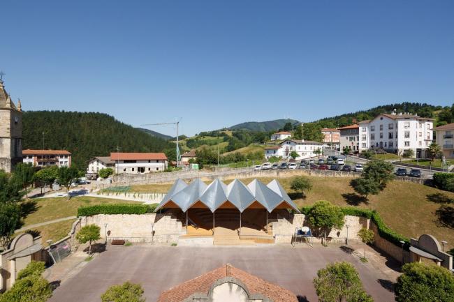 BIM建筑|像一顶背靠山坡的折叠伞盖:西班牙马利亚维亚广场 BIM建筑|像一顶背靠山坡的折叠伞盖:西班牙马利亚维亚广场