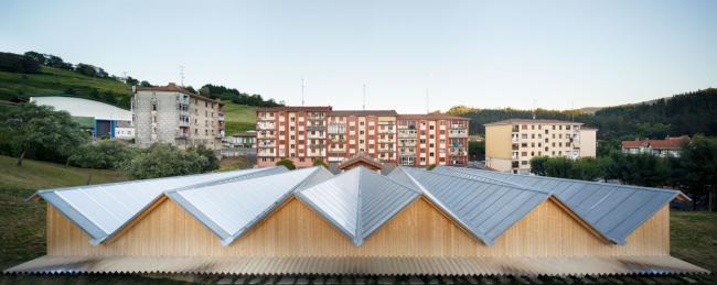 BIM建筑|像一顶背靠山坡的折叠伞盖:西班牙马利亚维亚广场 BIM建筑|像一顶背靠山坡的折叠伞盖:西班牙马利亚维亚广场