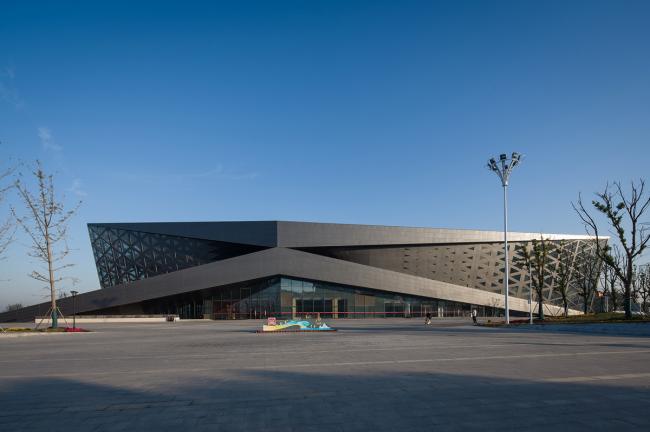 BIM建筑|动感的能量盒子:扬州南部新城体育园 / 柏涛设计 BIM建筑|动感的能量盒子:扬州南部新城体育园 / 柏涛设计