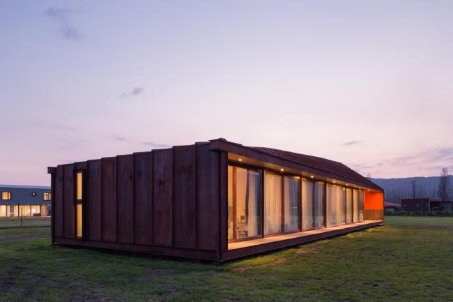 BIM建筑|村落草地上的红色棚屋:PH2室第 / DX Arquitectos BIM建筑|村落草地上的红色棚屋:PH2室第 / DX Arquitectos
