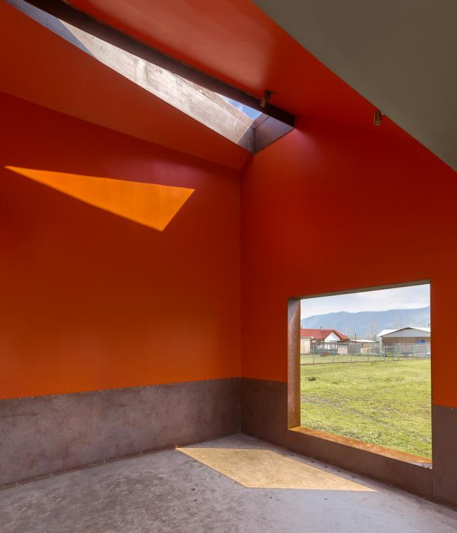 BIM建筑|村落草地上的红色棚屋:PH2室第 / DX Arquitectos BIM建筑|村落草地上的红色棚屋:PH2室第 / DX Arquitectos