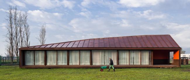 BIM建筑|村落草地上的红色棚屋:PH2室第 / DX Arquitectos BIM建筑|村落草地上的红色棚屋:PH2室第 / DX Arquitectos