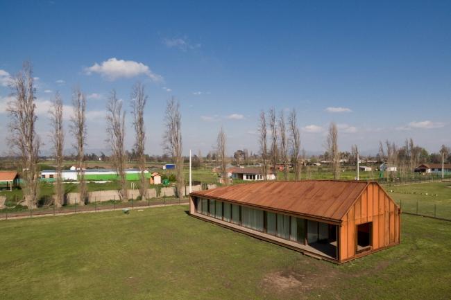 BIM建筑|村落草地上的红色棚屋:PH2室第 / DX Arquitectos BIM建筑|村落草地上的红色棚屋:PH2室第 / DX Arquitectos