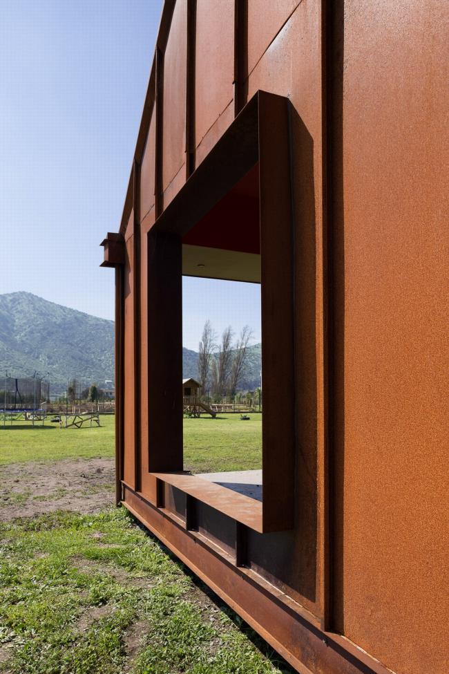 BIM建筑|村落草地上的红色棚屋:PH2室第 / DX Arquitectos BIM建筑|村落草地上的红色棚屋:PH2室第 / DX Arquitectos