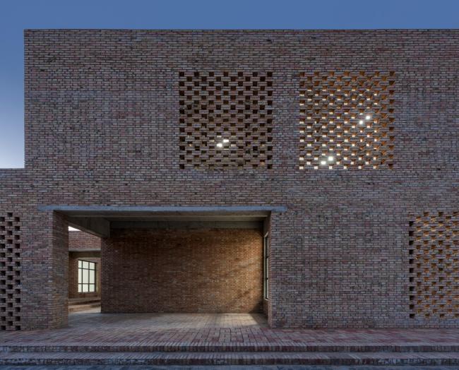 BIM建筑|鹄立于村落地盘,朴素而暖和:三河村村平易近运动中间 / 垣建筑 BIM建筑|鹄立于村落地盘,朴素而暖和:三河村村平易近运动中间 / 垣建筑