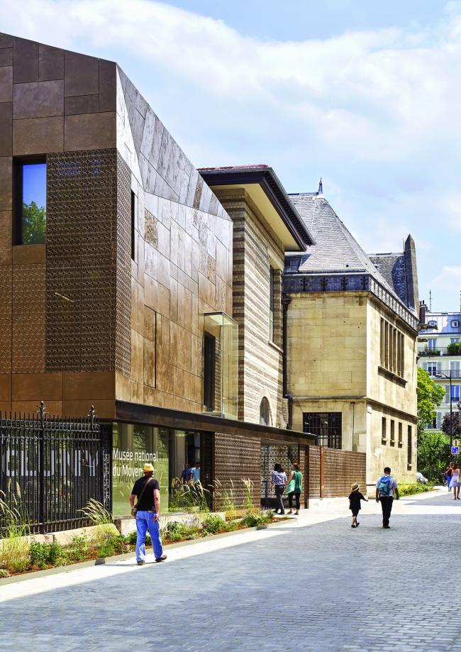 BIM建筑|仿佛流浪古老遗迹旁熠熠生辉的金色戒指:国立中世纪博物馆新旅客中间 BIM建筑|仿佛流浪古老遗迹旁熠熠生辉的金色戒指:国立中世纪博物馆新旅客中间