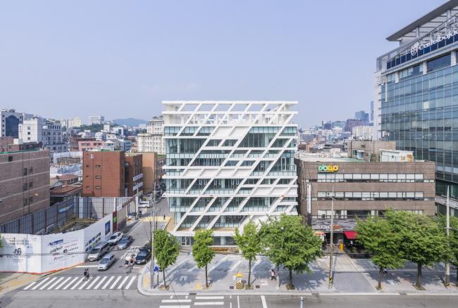 BIM建筑|融进“变更与立异”精力:Midong电子与电信总部办公楼 / 韵生同建筑师事务所 BIM建筑|融进“变更与立异”精力:Midong电子与电信总部办公楼 / 韵生同建筑师事务所