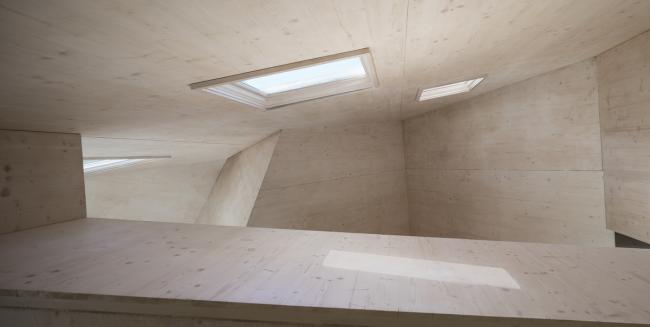 BIM建筑|屋顶***切割,复回经典的现代纯白室第 / MALL BIM建筑|屋顶***切割,复回经典的现代纯白室第 / MALL