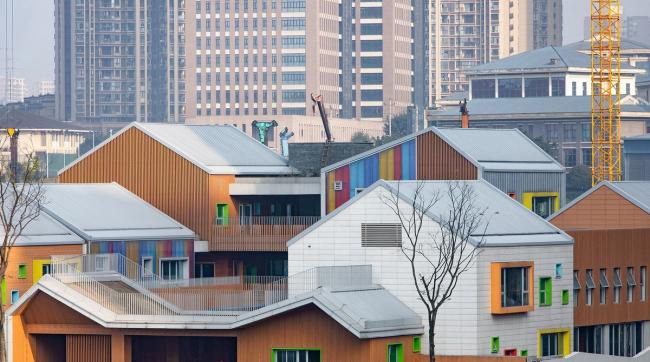 BIM建筑|五彩斑斓的“村”小板屋——重庆约克北郡幼儿园 / IDO元象建筑 BIM建筑|五彩斑斓的“村”小板屋——重庆约克北郡幼儿园 / IDO元象建筑