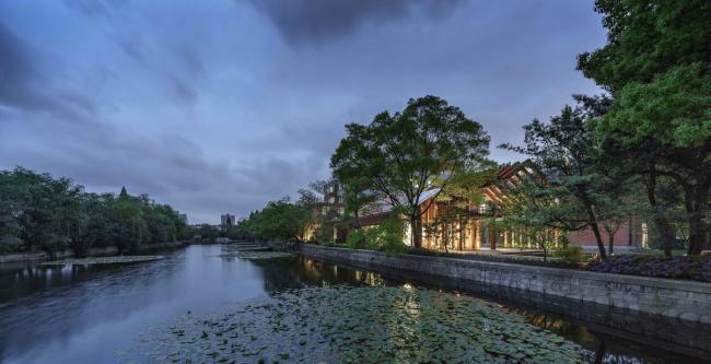 BIM建筑|在记忆与盼望之间:华东师范年夜学丽娃河畔书吧补葺 / 上海日清建筑设计 BIM建筑|在记忆与盼望之间:华东师范年夜学丽娃河畔书吧补葺 / 上海日清建筑设计