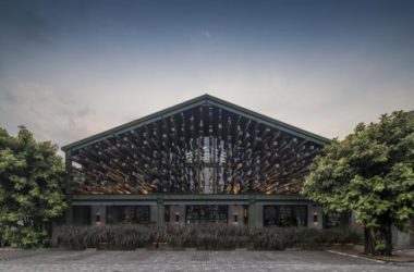 BIM建筑|条条木椽,仿佛从暗黑中涌来:植进天然的漂浮餐厅-BIM建筑网