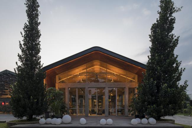 BIM建筑|条条木椽,仿佛从暗黑中涌来:植进天然的漂浮餐厅 BIM建筑|条条木椽,仿佛从暗黑中涌来:植进天然的漂浮餐厅
