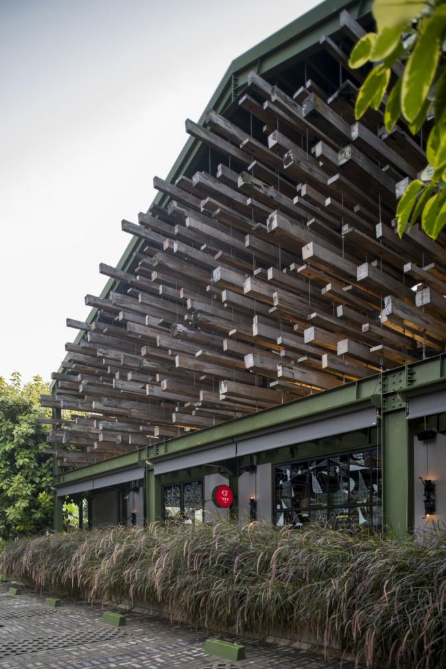 BIM建筑|条条木椽,仿佛从暗黑中涌来:植进天然的漂浮餐厅 BIM建筑|条条木椽,仿佛从暗黑中涌来:植进天然的漂浮餐厅