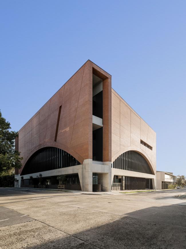 BIM建筑|巨型拱门“支持”下的红砖建筑:悉尼铁路运营中间 BIM建筑|巨型拱门“支持”下的红砖建筑:悉尼铁路运营中间