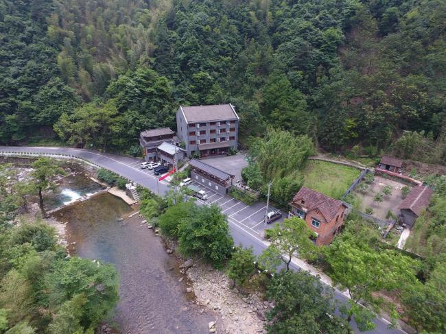 BIM建筑|重见山川——临安鱼乐山房平易近宿改革设计 / 久舍营造工作室 BIM建筑|重见山川——临安鱼乐山房平易近宿改革设计 / 久舍营造工作室
