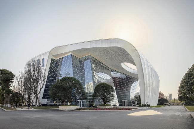 BIM建筑|宛若晶莹剔透的灯笼花瓣包裹花蕊:重庆房地产职业学院藏书楼 / 湃昂国际建筑设计参谋 BIM建筑|宛若晶莹剔透的灯笼花瓣包裹花蕊:重庆房地产职业学院藏书楼 / 湃昂国际建筑设计参谋